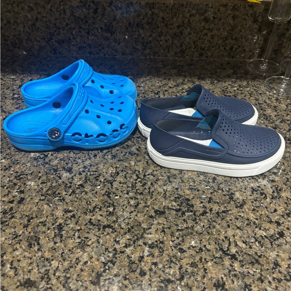 CROCS Kids Shoes in Bright Blue and Dark Navy-2 pair - Picture 3 of 6